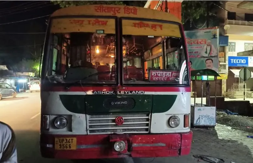 लखीमपुर-खीरी: शाहजहांपुर-मोहम्मदी हाईवे पर बदमाशों ने हाईजेक कर रोडवेज बस में की लूटपाट