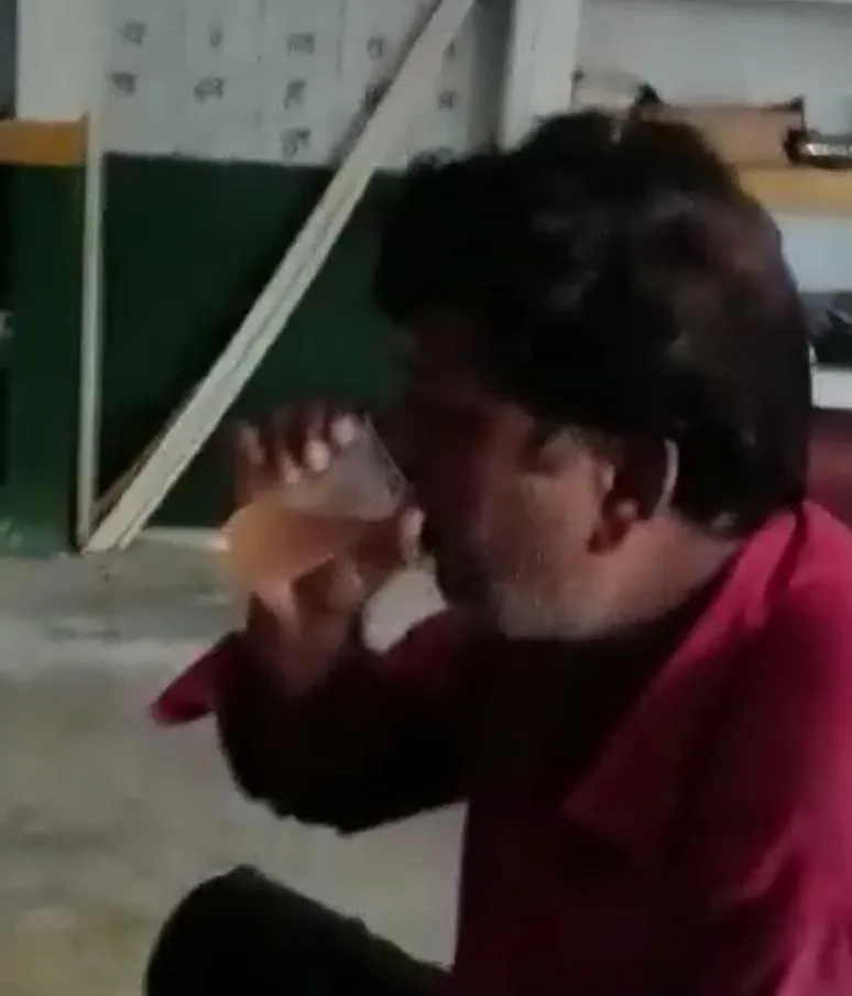 गोंडा : प्रिंसिपल ने स्कूल को बनाया शराब पीने का अड्डा, इंटरनेट पर वायरल हुआ वीडियो