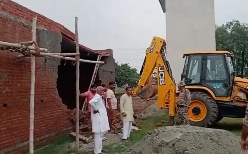 बरेली: बीडीए ने नवदिया झादा में ब्लाक प्रमुख पति की अवैध कॉलोनी ढहाई