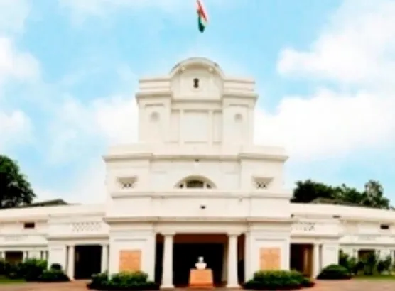विधानसभा के भाजपा विधायकों को मार्शल ने सदन से बाहर किया