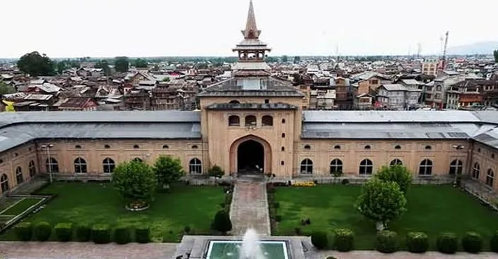 श्रीनगर की जामिया मस्जिद में जुमे की नमाज पढ़ने पर लगी पाबंदी 