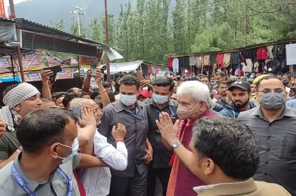 मनोज सिन्हा ने किया अमरनाथ आधार शिविर का दौरा