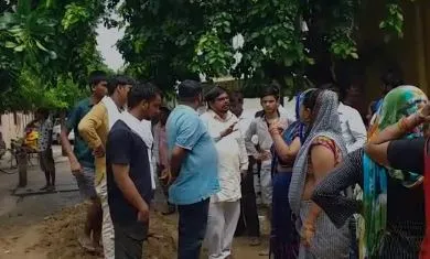 मथुरा: आखिर महिलाओं ने क्यों रोका सीवर लाइन का काम