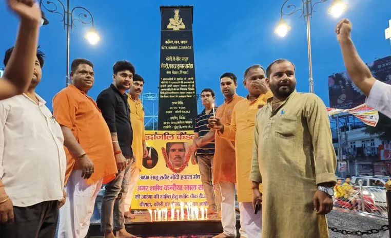 बरेली: कैंडल जलाकर कन्हैयालाल को दी भावभीनी श्रद्धांजलि
