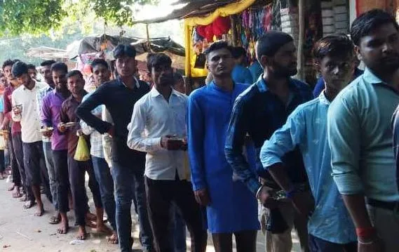 लखीमपुर-खीरी: सावन के पहले सोमवार को उमड़ा श्रद्धालुओं का रेला