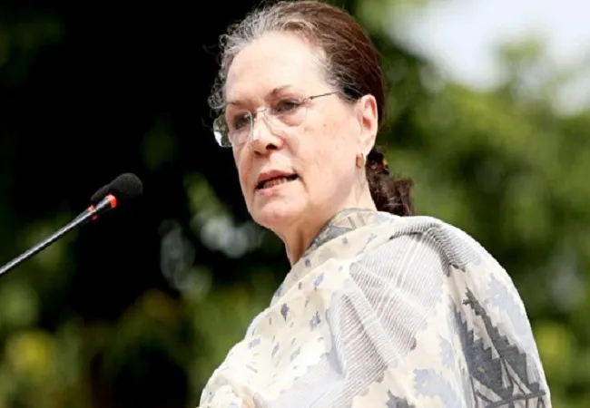 अधीर अपनी गलती के लिए मांग चुके हैं माफी: सोनिया गांधी