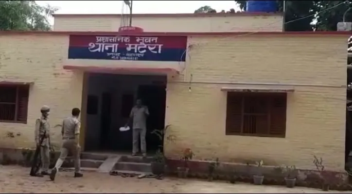 बहराइच : मुकदमे में सुलह के लिए शिक्षिका को दे रहे धमकी, स्कूल में भी कहे अपशब्द