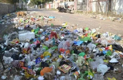 रुद्रपुर: पर्यावरण मित्रों का कार्य बहिष्कार जारी, जगह-जगह लग गए कूड़े के ढेर