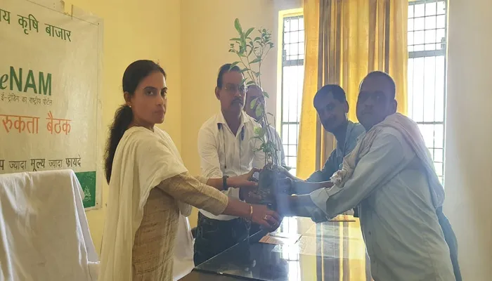 उन्नाव: मंडी समिति ने मनाया इनाम दिवस, सचिव सुधीर सिंह की अध्यक्षता में हुआ कार्यक्रम