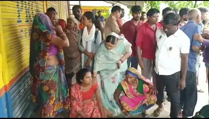 उन्नाव: स्कूल जा रहे छात्र की मौत पर हंगामा, पुलिस ने पोस्टमार्टम के लिए भेजा शव