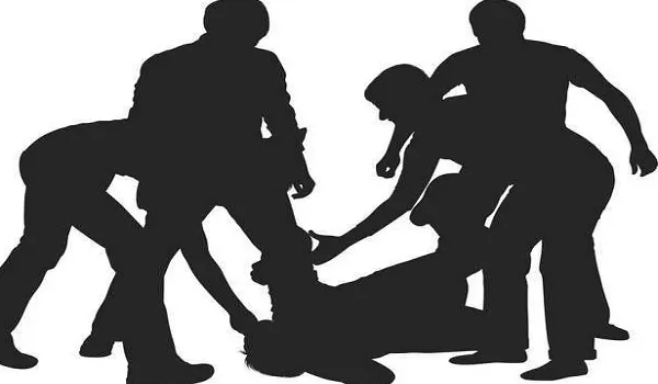 मुरादाबाद: प्रेमी के साथ जा रही छात्रा को पकड़कर धुना, फिर पुलिस को सौंपा