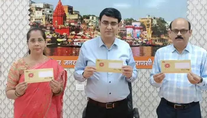 वाराणसी: राखी के लिये 10 रुपये में वाटरप्रूफ लिफाफे, डाक विभाग ने किया लांच