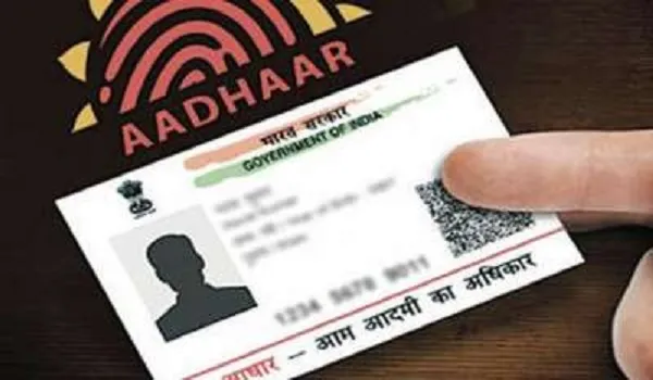 मुरादाबाद: आधार कार्ड में उम्र बढ़वाने आया प्रेमी जोड़ा पकड़ा