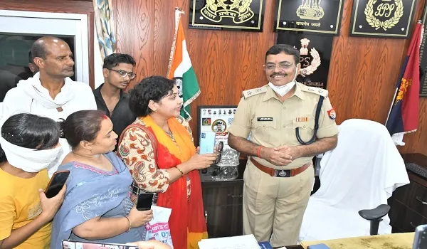 रामपुर : पुलिस ने बरामद किए चोरी व गुम हुए 45 मोबाइल