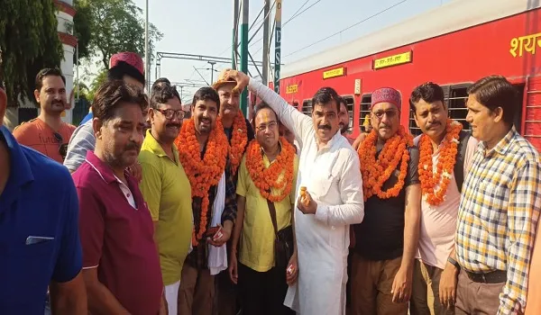 बिजनौर: बाबा बर्फानी के दर्शन कर सकुशल घर वापस लौटे श्रद्धालुओं का किया स्वागत