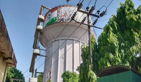 मुरादाबाद: पानी की टंकी पेंट कर रहा युवक नीचे गिरा, हालत गंभीर