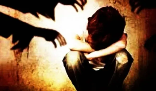 पाकिस्तान : बिना इजाजत फल खाने पर 10 साल के बच्चे को उतारा मौत के घाट