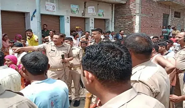 बिजनौर: सड़क किनारे घास काट रहे युवक की कार की टक्कर से मौत