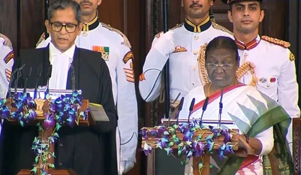 देश की 15वीं राष्ट्रपति बनीं द्रौपदी मुर्मू को सीजेआई ने दिलाई शपथ, सेंट्रल हॉल में हुआ समारोह