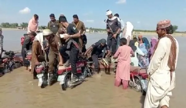 Pakistan: 150 बारातियों से भरी नाव पलटी 23 की मौत, 26 लापता