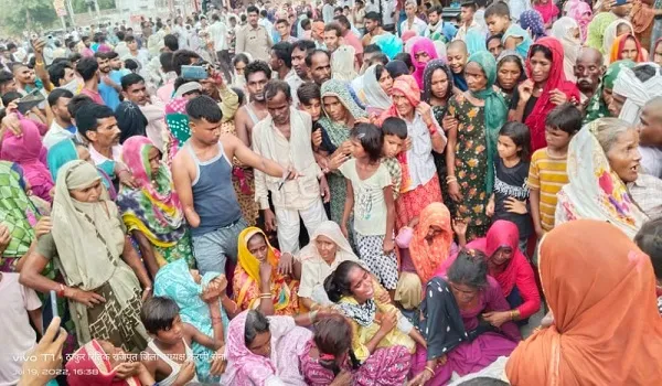 संभल: घर में लटका मिला था शव, परिजनों ने सड़क पर लगाया जाम
