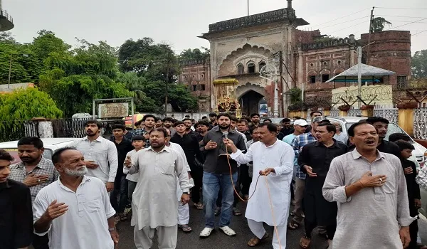 रामपुर : इमामबाड़ा किले से शुरू हुआ जरीह का जुलूस, या अली मौला की सदाओं से गूंजी फिजा