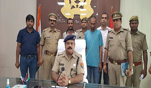 बिजनौर: दो शातिर पशु चोर गिरफ्तार और दो फरार, 90 हजार की नगदी सहित महिंद्रा पिकअप बरामद