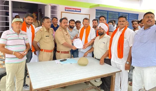 अमरोहा: फर्जी हिंयुवा संगठन बनाकर छवि धूमिल करने वालों पर कार्रवाई की मांग