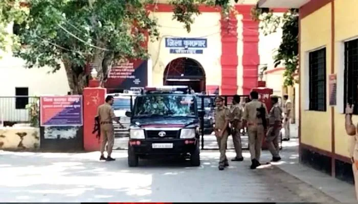 सीतापुर पुलिस खंगाल रही ‘जुबैर की कुंडली’, जानें क्या है पूरा मामला