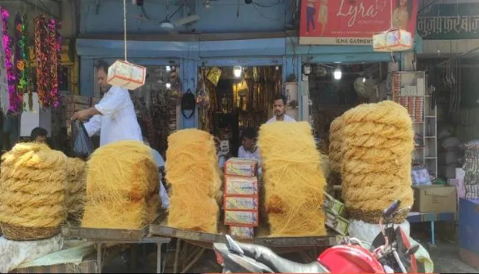 सीतापुर: बाजार में तपिश और भाव की मार, सेवईं की दुकानों पर पसरा सन्नाटा