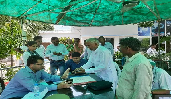 मुरादाबाद: समाधान दिवस पर हंगामे में दो गिरफ्तार, एसडीएम के सामने ही आपस में भिड़े चाचा-भतीजे