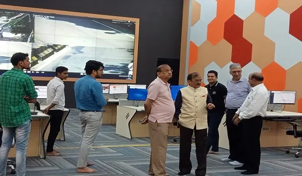 मुरादाबाद : महापौर विनोद अग्रवाल ने कमांड कंट्रोल रूम का किया निरीक्षण, काम में तेजी लाने के दिए  निर्देश