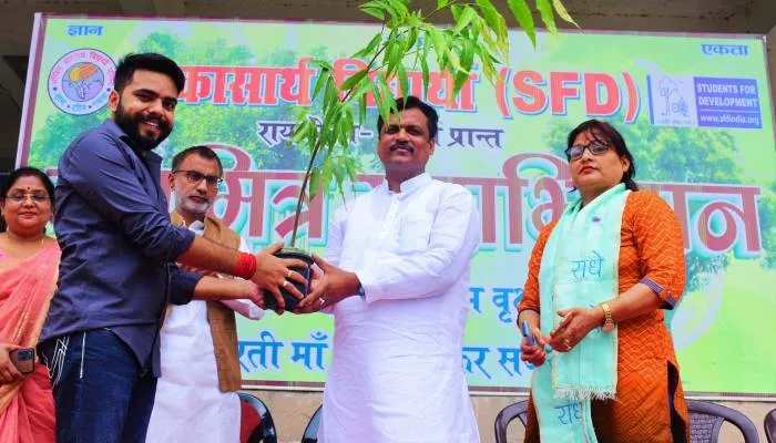 रायबरेली: अखिल भारतीय विद्यार्थी परिषद ने रोपे 11 सौ पौधे