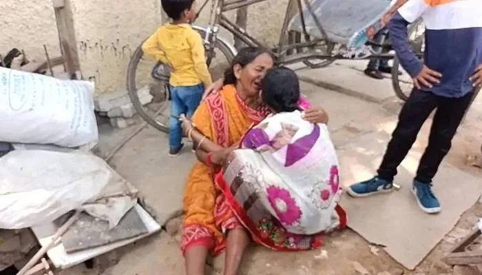 गोरखपुर: मंदिर की रखवाली करने वाली बुजुर्ग महिला की गला दबाकर हत्या, दानपात्र भी उठा ले चोर, जांच में जुटी पुलिस