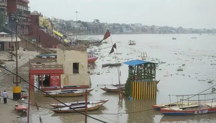 वाराणसी: सामान्य बारिश लिये तरस रहा पूर्वांचल, लेकिन दोगुनी रफ्तार से बढ़ रही गगां नदी