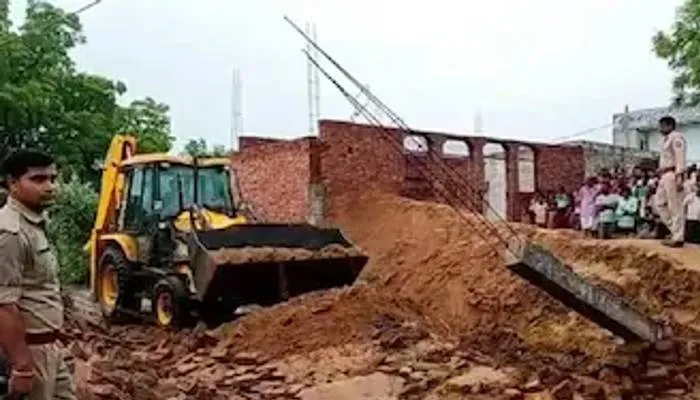 अलीगढ़ में बड़ा हादसा: बारिश के चलते गिरी दीवार, दो बच्चों की मौत…चार घायल