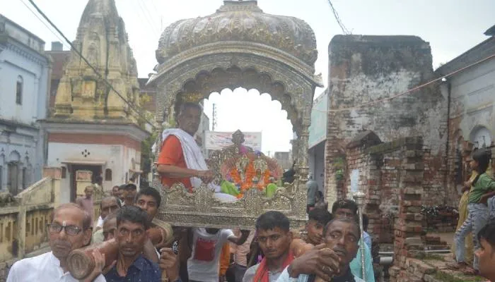 अयोध्या: सावन झूला मेला का हुआ आगाज, मनमोहक पालकियों पर निकाली गई यात्रा
