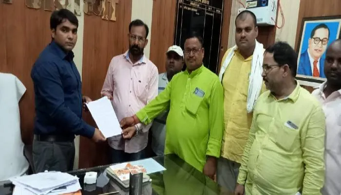 अयोध्या: खंड विकास अधिकारी को आठ सूत्रीय मांग पत्र देकर प्रधानों ने मांगे अपने अधिकार