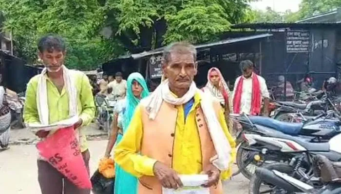 उन्नाव: अपनी ही जमीन पर कब्जा पाने के लिये 29 सालों से दर-दर भटक रहा बुजुर्ग