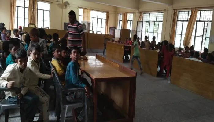 बहराइच: नाराज छात्रों का एसडीएम कार्यालय में प्रदर्शन, लगाया यह आरोप, पूर्ति निरीक्षक को मिली जांच