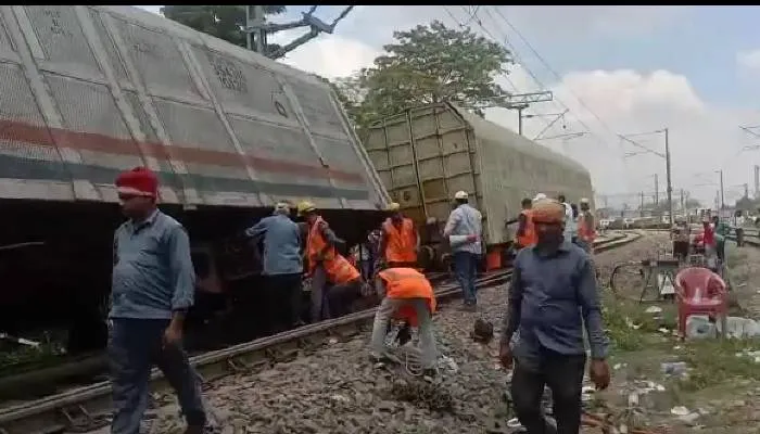 गोरखपुर: कैंट स्टेशन के पास डिरेल हुई मालगाड़ी, एक घंटे बाधित रहा रेल यातायात
