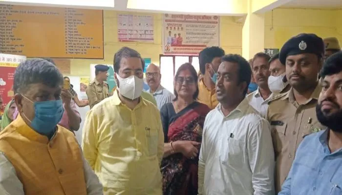 अयोध्या: राज्यमंत्री ने सीएचसी का किया निरीक्षण, खामियां दूर करने के दिये निर्देश