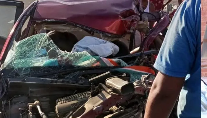 अमेठी: अनियंत्रित कार पलटने से पिता की दर्दनाक मौत, पुत्र घायल