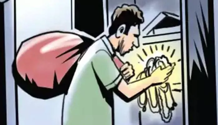 बहराइच: पूर्व प्रधान के मकान से नकदी समेत पांच लाख की चोरी, पुलिस ने मुकदमा दर्ज कर शुरू की जांच