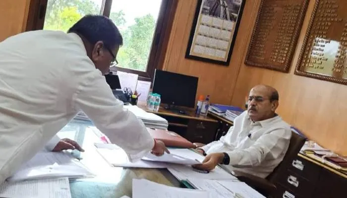 सांसद अक्षयवर लाल ने बहराइच से इन रूटों के लिये मांगी ट्रेन