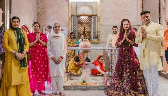 अभिनेत्री पायल रोहतगी ने शादी से पहले राजेश्वर महादेव मंदिर में की पूजा-अर्चन