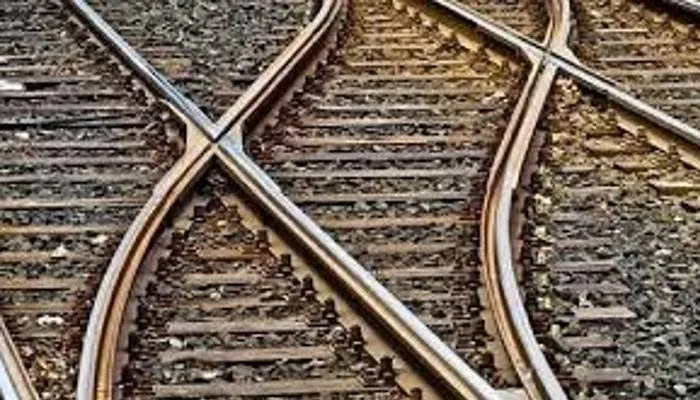 अयोध्या: अलग-अलग स्थनों पर रेलवे ट्रैक पर मिले दो युवकों के शव, जांच में जुटी पुलिस