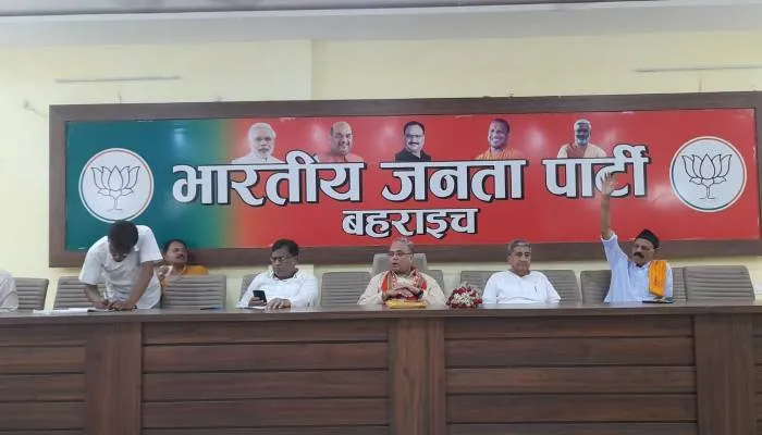 बहराइच: प्रत्येक बूथ पर 100 मतदाताओं को जोड़कर लोकसभा चुनाव की करें तैयारी