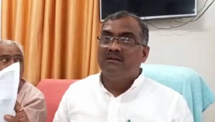 गरीबों के इलाज के लिये ब्लॉक स्तर पर चल रहे हैं साप्ताहिक आरोग्य मेला: गिरीश चन्द