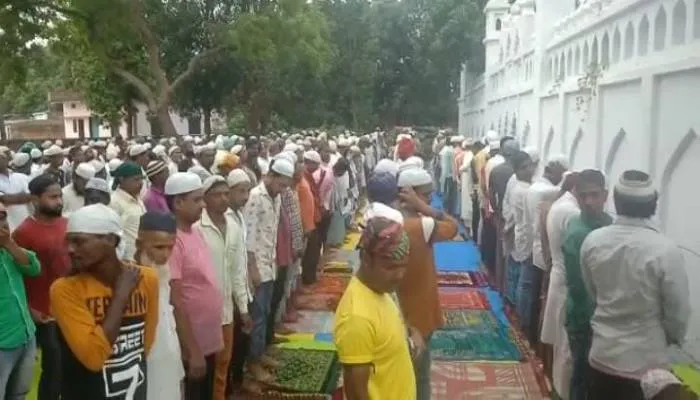 बहराइच: नवाबगंज के मरकजी ईदगाह में बारिश के लिये रो-रो कर मांगी दुआ
